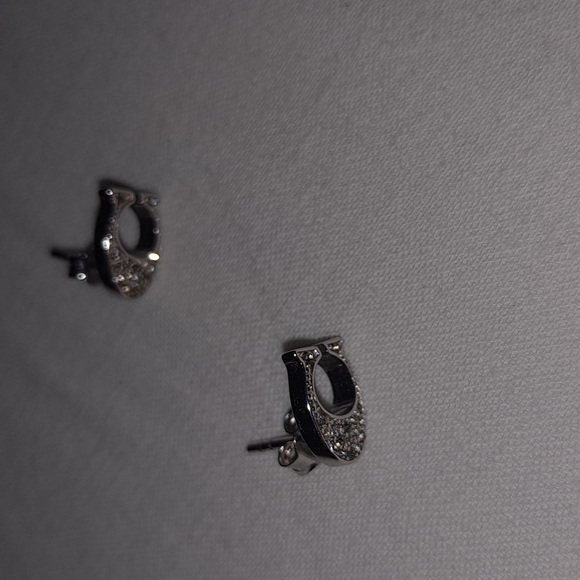 Jewelry - Picture 2 of 4